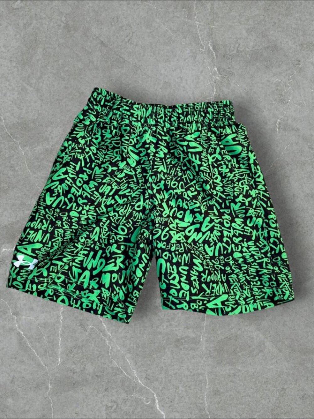 Under Armour Shorts Boys Youth Medium Black Green Graffiti Athletic Shorts